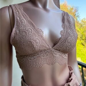 NWT lace bralette NEW blush or black 
sexy PADDED BRA‎ Plunging V - XS S M